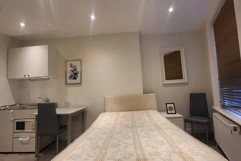 Zero Deposit Studio Flat Leicester Square City Living