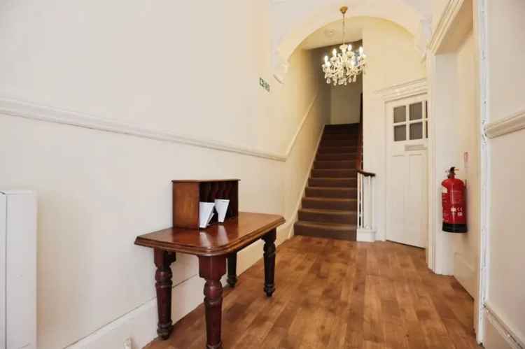 One Double Bedroom Town Centre Apartment with Garage and Mezzanine Study