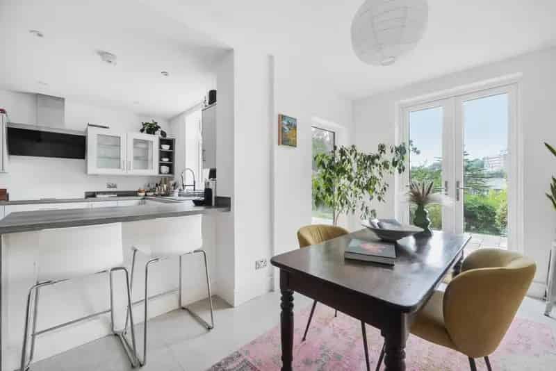 5 Bedroom House for Sale in London