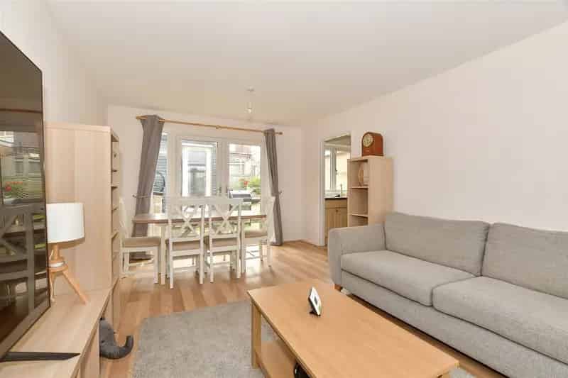 3 Bedroom Terraced House for Sale - South Location