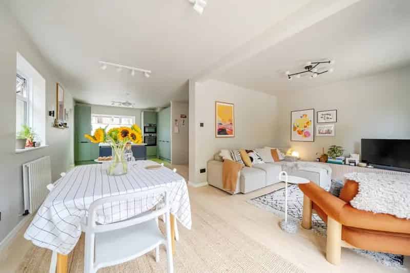3 4 Bedroom Detached House with Garden Studio Near Enfield Chase Station