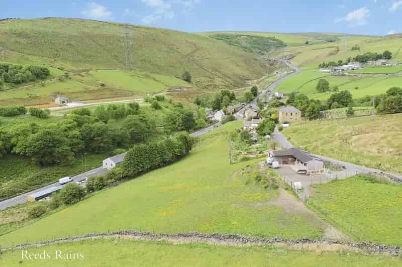 2-3 Bed House with 3 Acres, 3 Stables & Tack Room