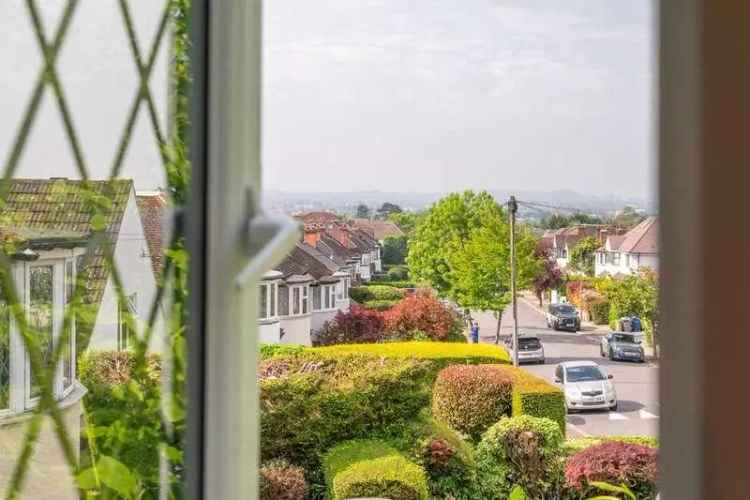4 Bed House for Sale in Mill Hill