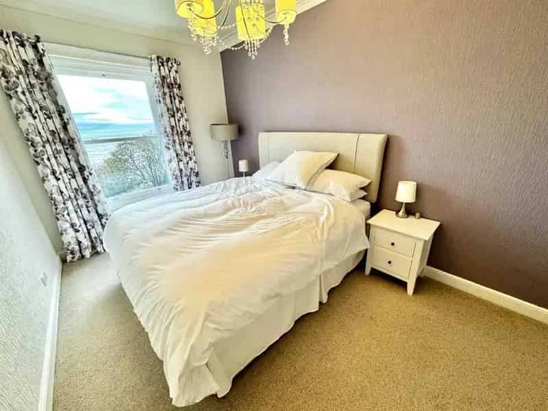 2 Bedroom Flat for Sale Scarborough Sea Views No Onward Chain