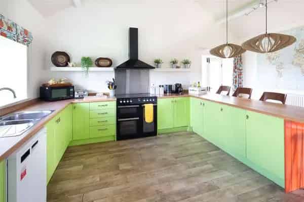Charming Barn Conversion with Courtyard Garden and River Views