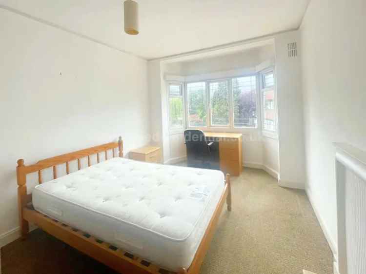 2 Bedroom Student Apartment Near Campus