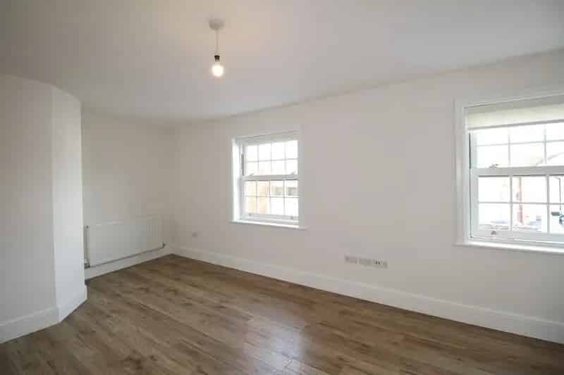 2 Bedroom Flat Spacious and Stunning
