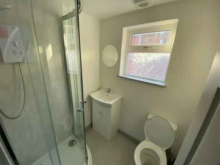 Luxury En-Suite Home Near George Eliot Hospital