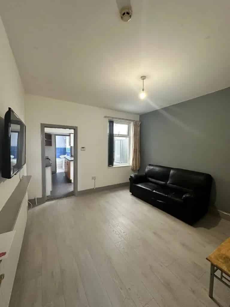 6 Bedroom Semi Detached House 2025-2026 Academic Year
