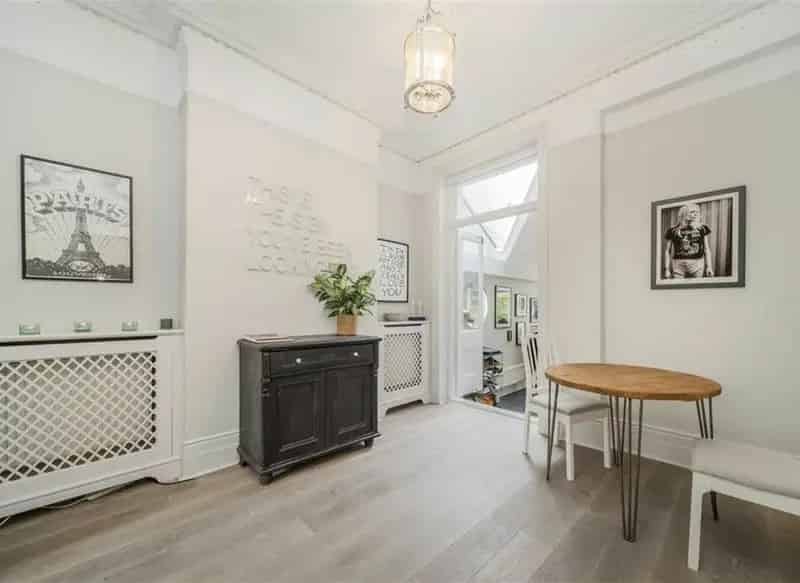 Elegant 5-Bedroom Freehold Home with South-East Garden