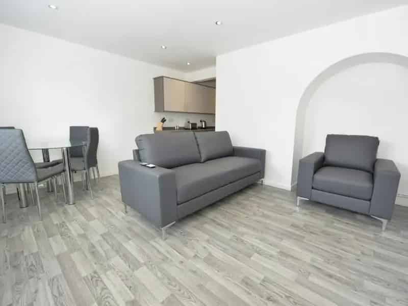 Double Room in Professional Shared House Winchester All Bills Included