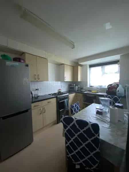 Family Friendly Home Near Park Schools and Transport