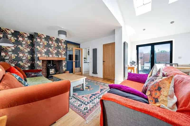 2 3 Bed End Terrace House for Sale Near Town Centre and Train Station