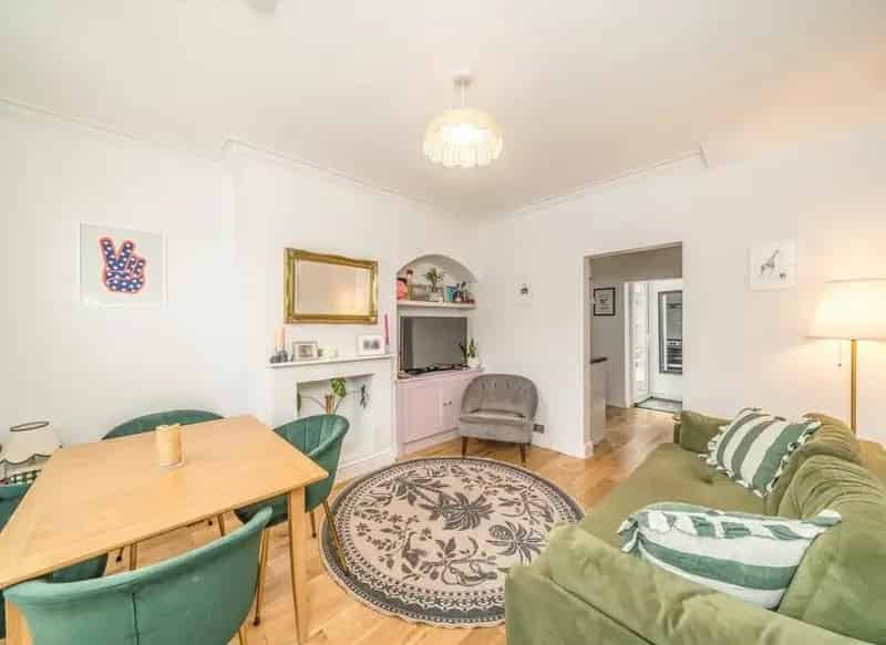 2 Bed Freehold Home Totterdown Conservation Area