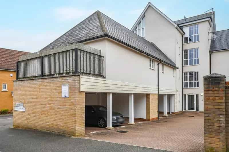 2 Bedroom Coach House for Sale in Chelmsford