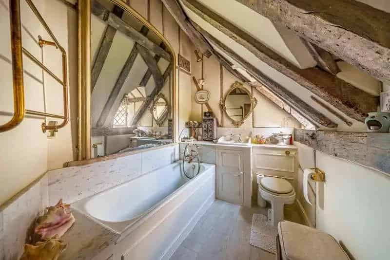 6 Bed House for Sale Huge Amount of Flexible Accommodation