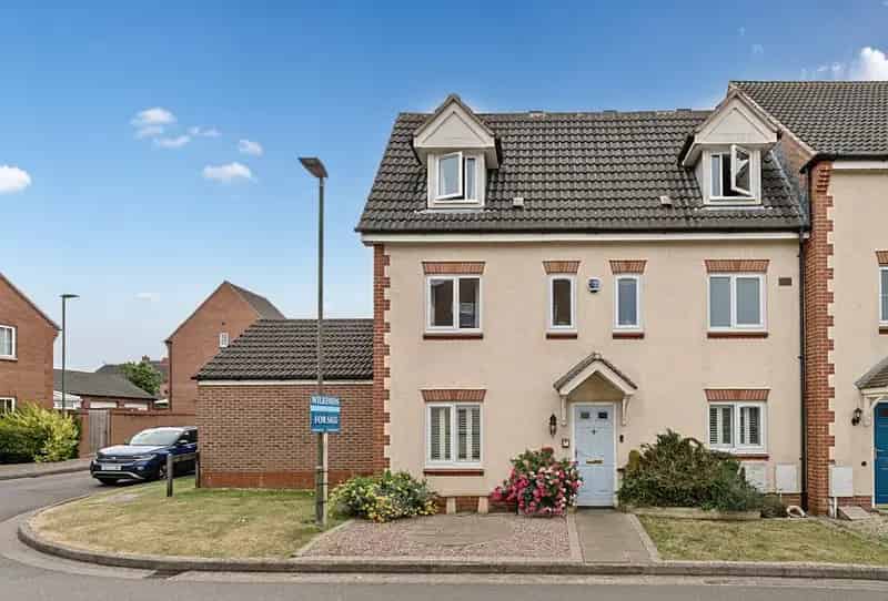 6 Bedroom End of Terrace House for Sale