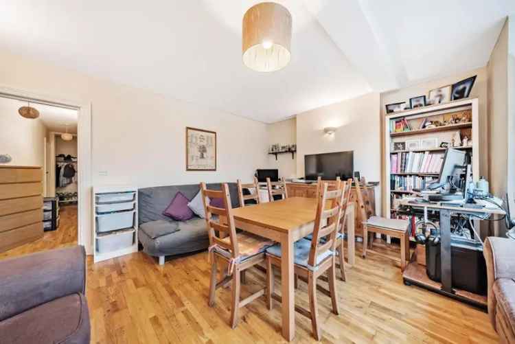 Flat For Sale in London, England