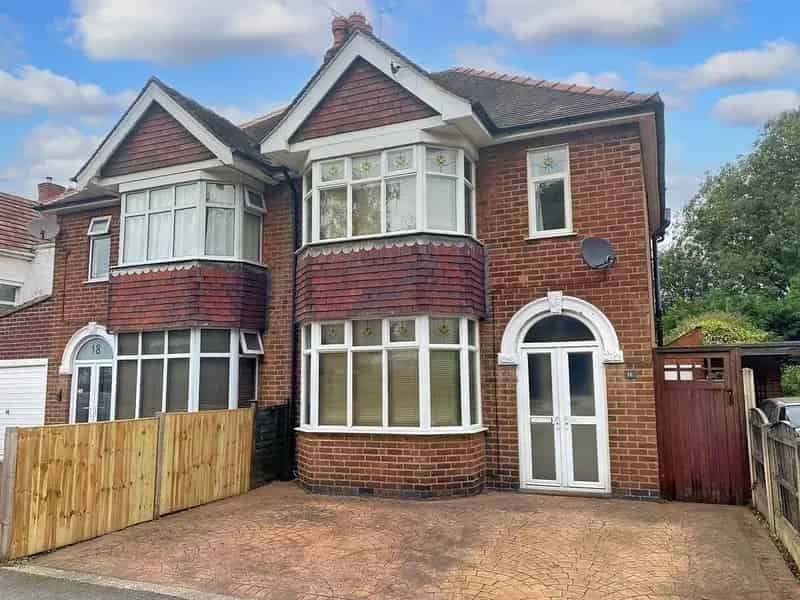 3 bedroom semi-detached house for sale