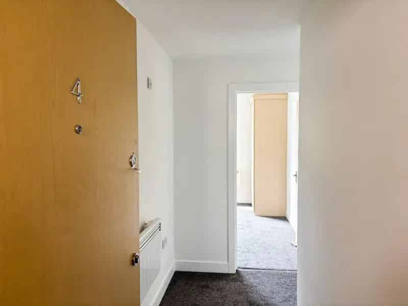 2 Bedroom Flat for Sale in Kingswood Bristol
