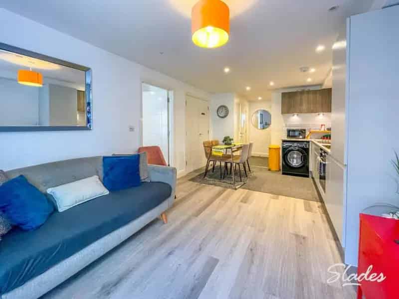 1 Bedroom Flat Bournemouth - Modern Open Plan - Lift Access