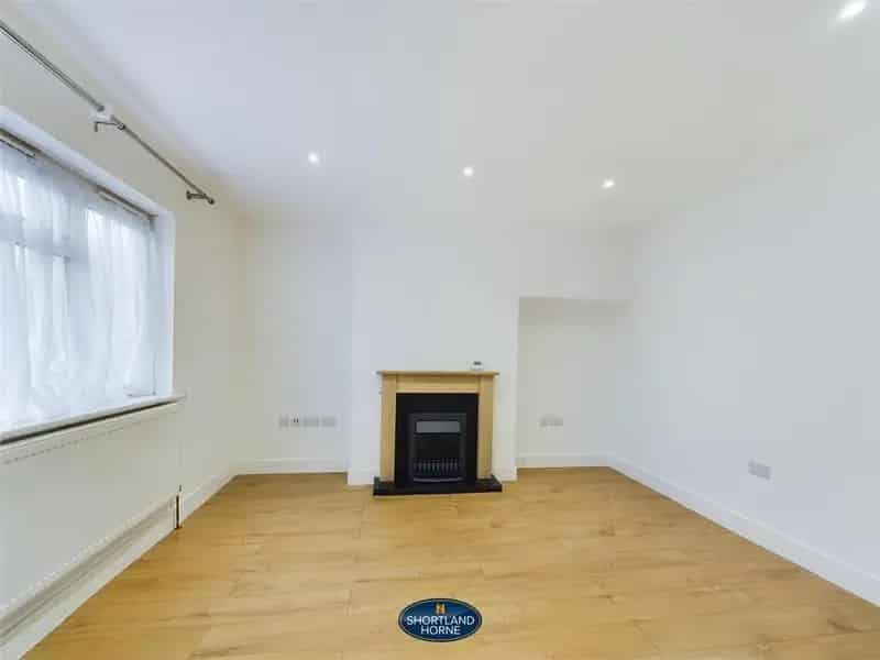 3 Bedroom End Terrace House to Rent