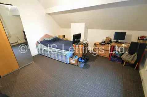 2 Bed House in Leeds Near Universities