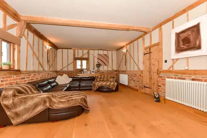 5 Bedroom Barn Conversion Near Canterbury
