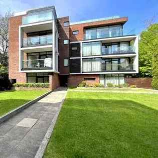 2 Double Bedroom Apartment Manchester - Modern Design, 2 En-Suites, Parking