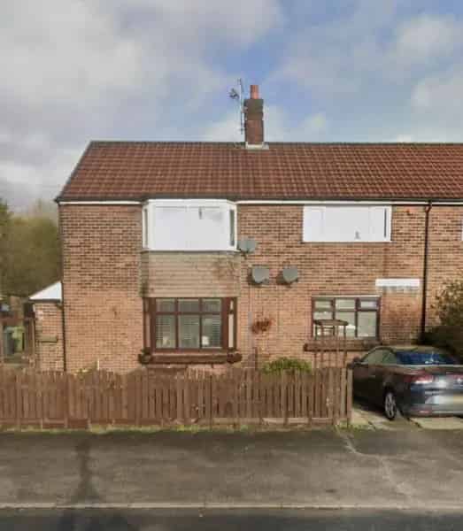 Large First Floor Flat Near Amenities and Transport