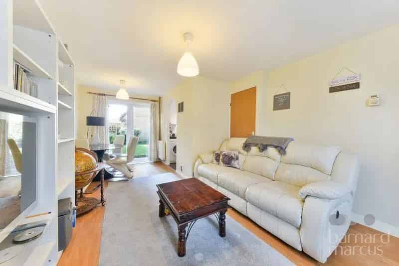 Three Bedroom House Sutton Near Town Centre