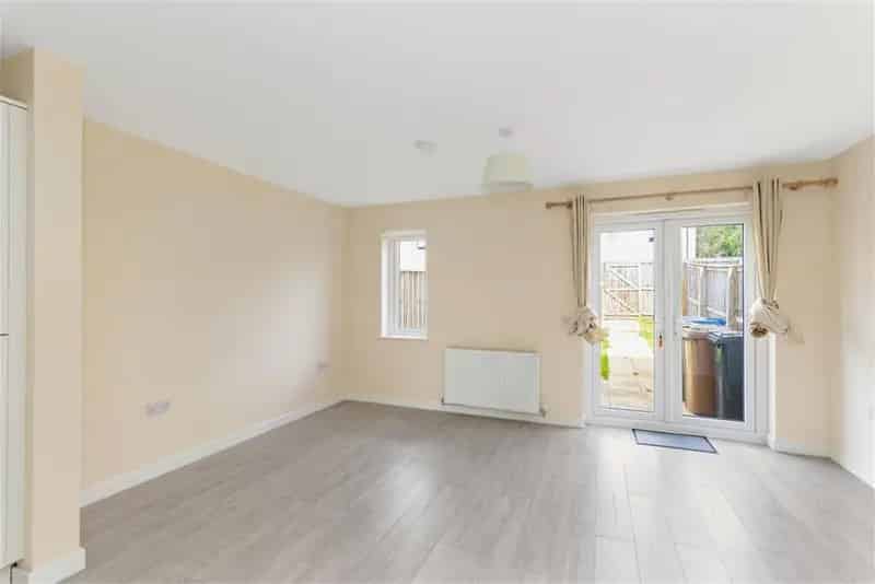 3 Bed Terraced House with Garden - Bright and Spacious