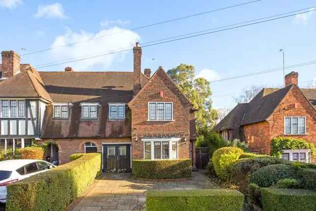 Four Bedroom Semi-Detached House to Rent Hampstead Garden Suburb