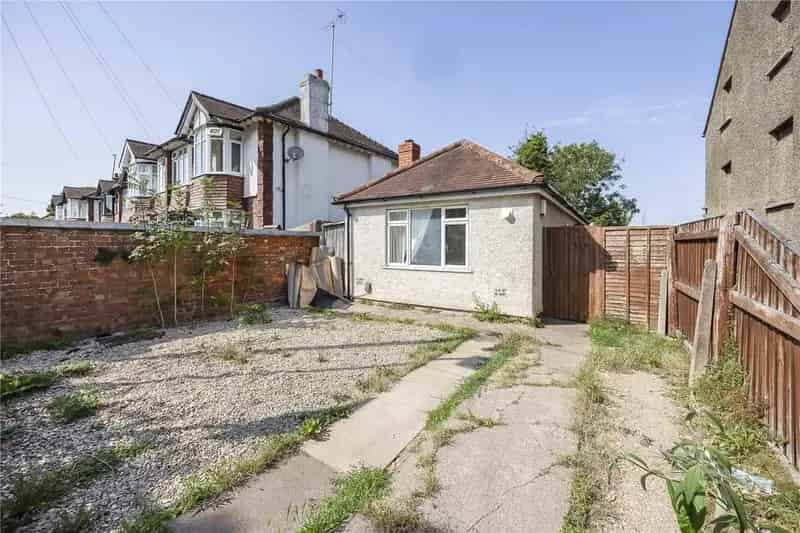 1 Bedroom Bungalow with Planning Permission - Cheltenham