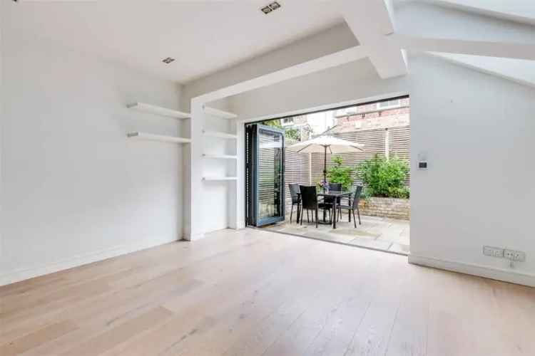 Apartment For Sale in London, England