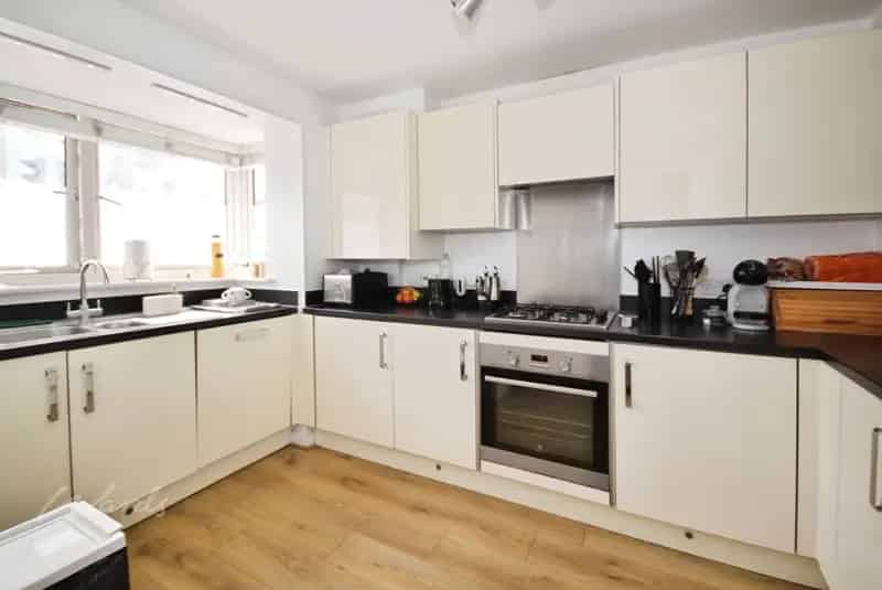 4 bedroom terraced house to rent