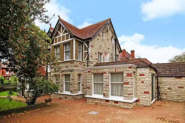 6 Bedroom House for Sale in Mapesbury Estate London NW2