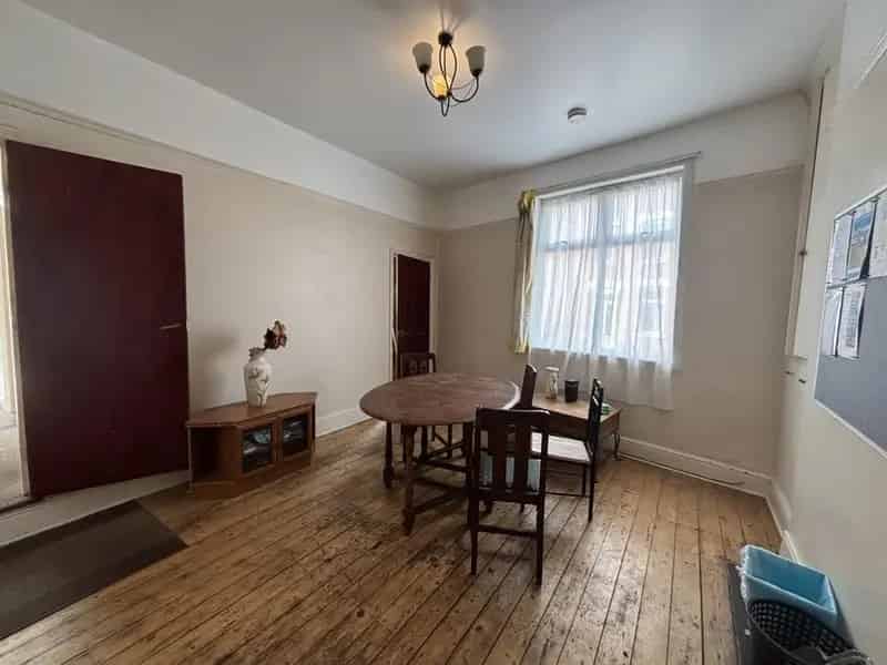 6 Bedroom Terraced House To Rent