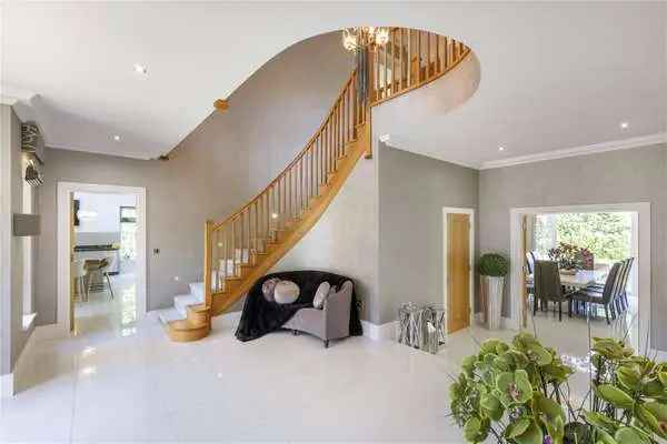 Family Home in Ascot with Pool and Guest Suite