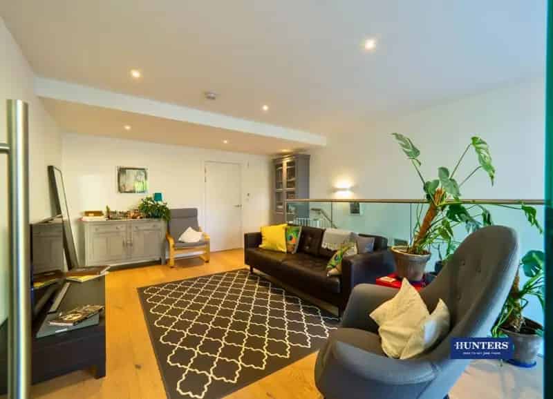 2 Bedroom Flat for Sale near Regents Park