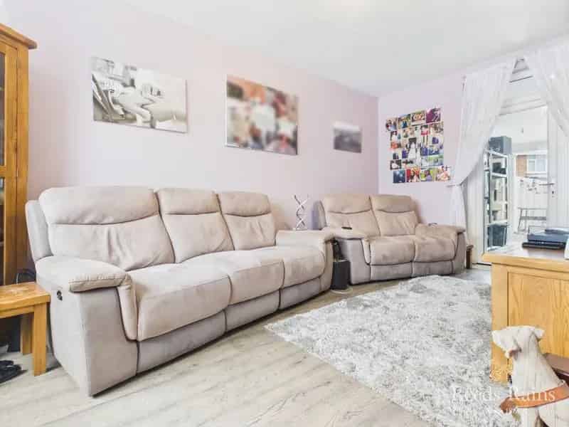 3 Bedroom Semi Detached House Meadowfield Durham