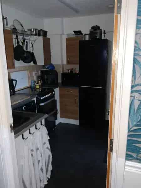 One Bedroom Flat 5th Floor Disabled Shower Gas Central Heating
