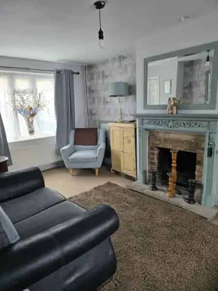 3 Bedroom House Large Garden Driveway New Kitchen Planned