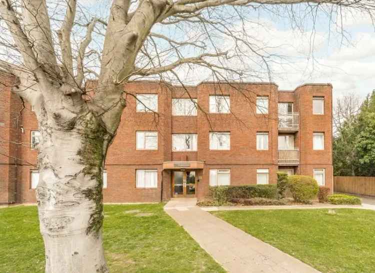 Wimbledon Two Double Bedroom Apartment with Parking