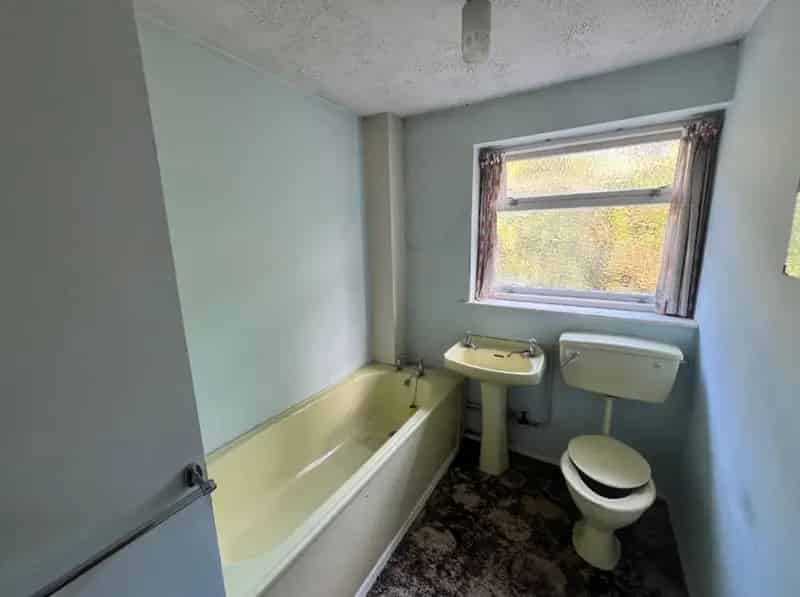 2 Bedroom House For Sale Needs Modernisation