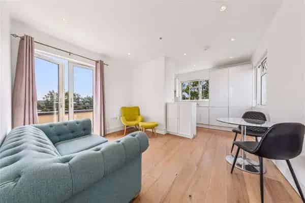Thurleigh Court, Nightingale Lane, London, SW12 8AP | Property for sale | Savills