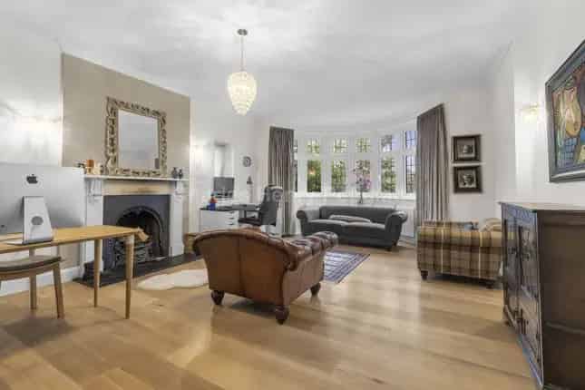 5 6 Bedroom Detached House For Sale In Brondesbury Park NW2