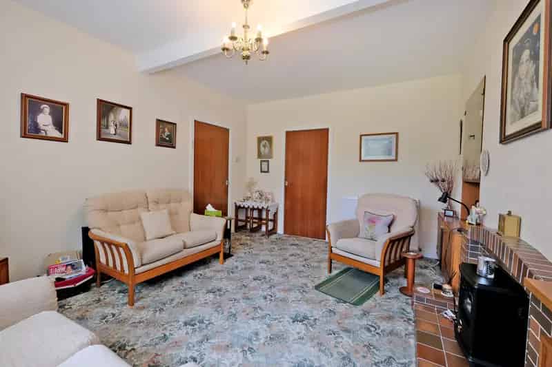 3 Bedroom Semi-Detached House Requiring Modernisation