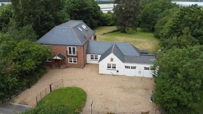 4 Bedroom Detached House for Sale Yelvertoft Road Northampton