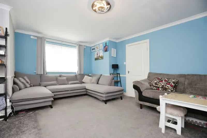 Five Bedroom Semi Detached House Near Schools and Amenities